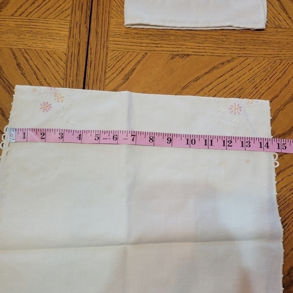 Bundle of Miscellaneous Vintage Linens & Lace - Picture 3 of 12